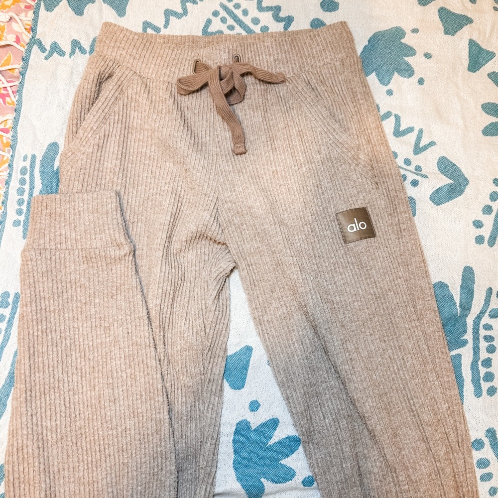 ALO Yoga Light Lavender Ribbed Joggers